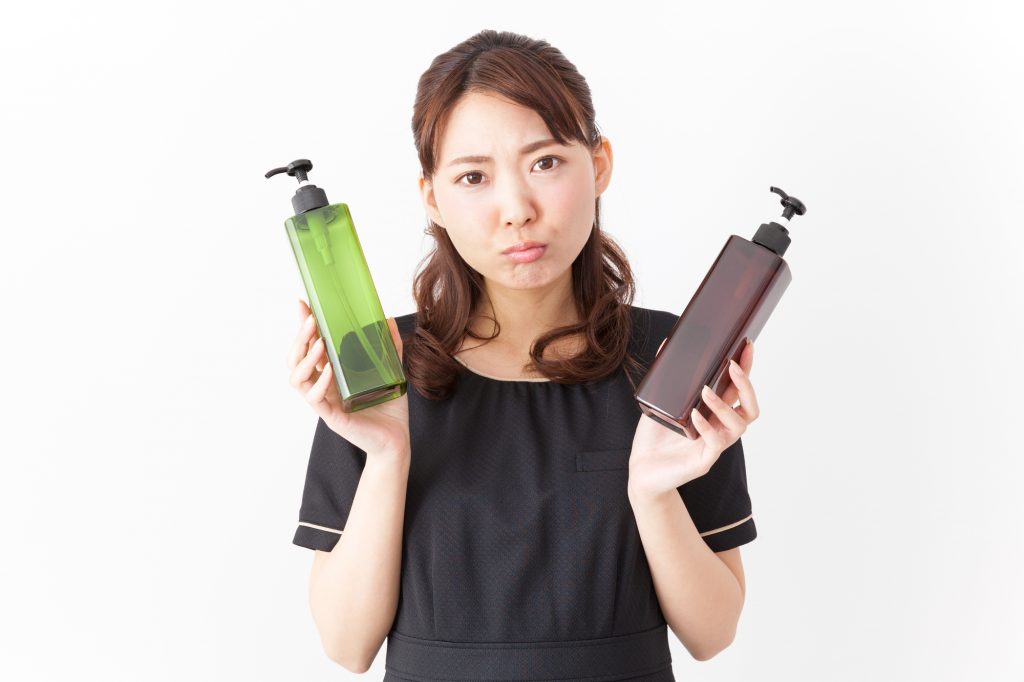市販と美容師監修の洗い流さないトリートメントはどちらがおすすめ?